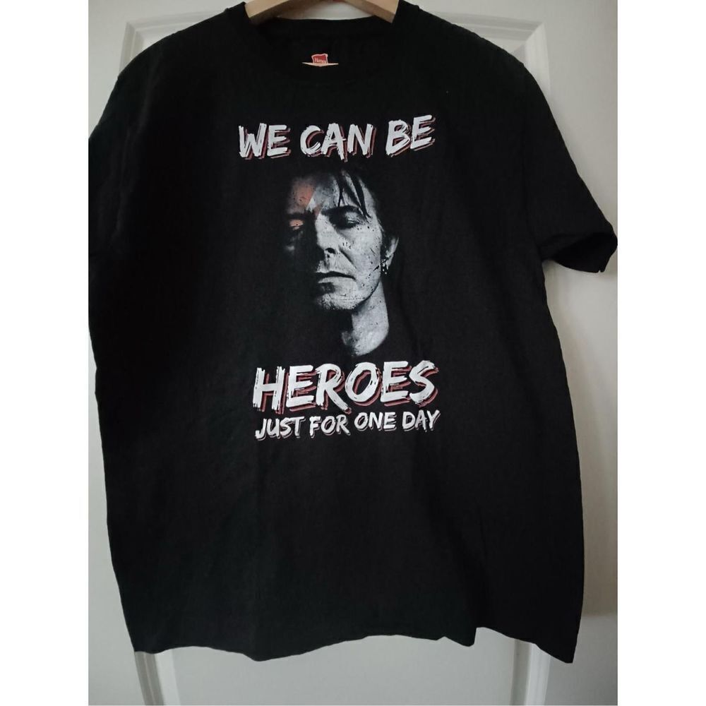 David Bowie We can be Hero's Men's T-shirt size Medium…